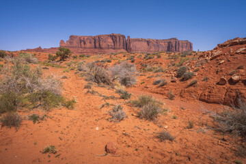 hiking the wildcat trail in monument valley, arizona, usa