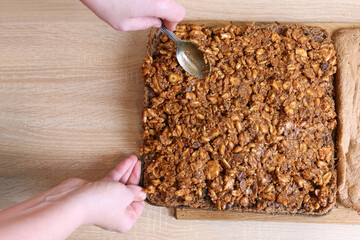 A sweet filling of peanuts, cinnamon and chocolate is added to the pastry. Making cakes