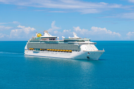 Royal Caribbean luxurious cruise ship Mariner of the Seas sailing to Royal Naval Dockyard in Sandy Parish, Bermuda. 