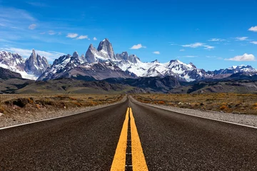 Fototapete Cerro Torre Road to El Chalten with beautiful Andes mountain panorama with Fitz Roy in the center, Patagonia Argentina