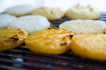 Khao Jee, grilled sticky rice with egg