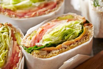 	
sandwich with cheese and tomato	