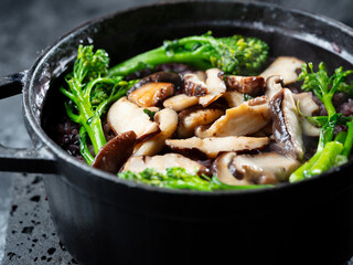Nutritious rice with mushrooms, Hot Stone Pot Rice	