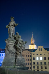 Fototapeta na wymiar statue of saint peter and paul cathedral
