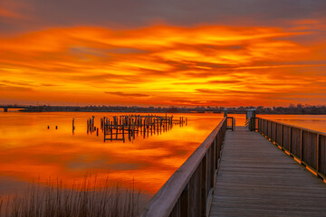 Obraz premium Glorious sunrise at Phoebus Pier