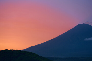 Obraz premium Silhouette of the Agung volcano at sunset. Panorama of the mountain on the island of Bali.