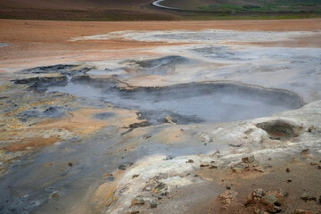Dampfendes Schwefelfeld im Norden Islands in Hverarönd