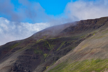 Vulkanischer Hang im Norden Islands 