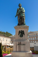Fototapeta na wymiar Denkmal des Komponisten Wolfgang Amadeus Mozart in Salzburg, Österreich