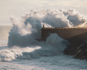 Fototapeta premium Olas gigantes en el mar Cantàbrico, Mutriku.