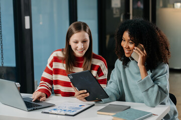 Those who work hard, win in the conference room new startup project.