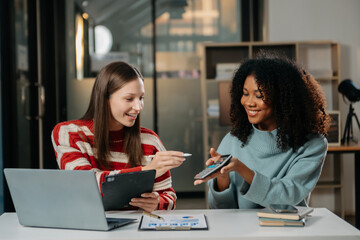 Those who work hard, win in the conference room new startup project.