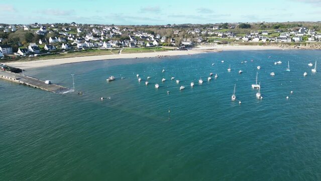 Mouillage de bateaux en Bretagne &agrave; Audierne Finist&egrave;re Bretagne