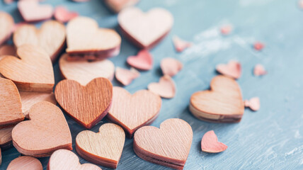 Obraz premium Valentine's Day Whispers: Wooden Hearts on Azure Serenade