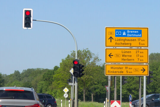 Verkehrswegweiser auf Bundesstra&szlig;e 58 zwischen Drensteinfurt und Ascheberg