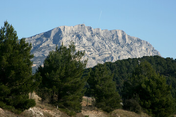 Fototapeta na wymiar The Montagne Ste Victoire near Aix en Provence, France
