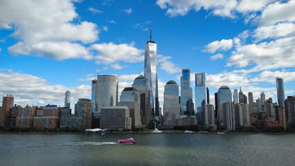 Panoramablick auf Manhattan, New York, von Bord eines Schiffes