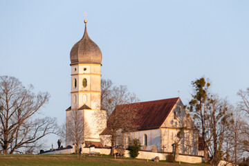 Kirche Sankt Johann Baptist in Holzhausen am Starnberger See