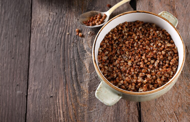 healthy eating cereal porridge with berries for breakfast