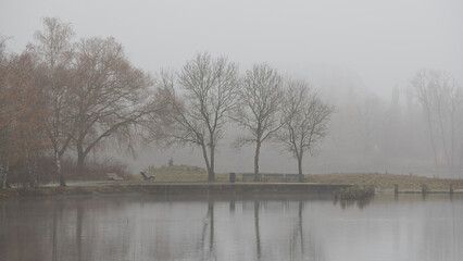 Der Ümminger See im Nebel - 702245726