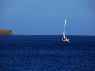 Obraz premium Segelyacht vor Lanzarote