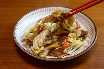 野菜と薄切りの豚肉の炒め物
