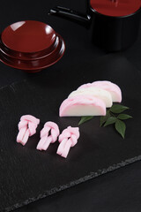 蒲鉾の飾り切り（相生結び、手綱結び）