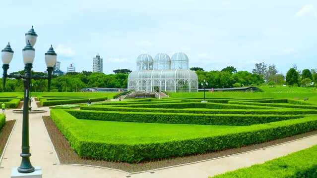 Aerial images of the Curitiba botanical garden.
