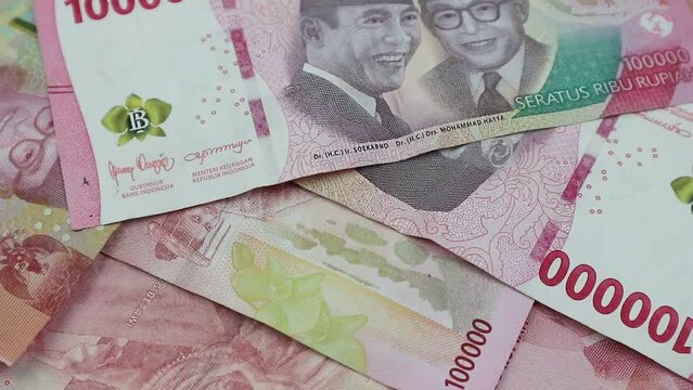 top view of one hundred thousand rupiah banknotes on rotating display.