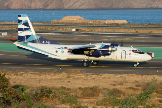 Avi&oacute;n de transporte de carga Antonov An-26