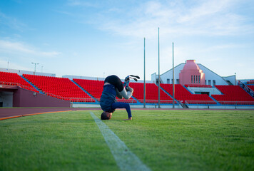 Obraz premium Athletes with disabilities take a break at the stadium between training sessions.