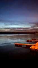 Bootsstege bei Nacht