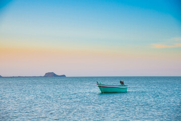 Naklejka premium Old fishing boat at dawn