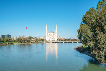 Naklejka premium The scenic view of Adana, Taş köprü, seyhan river and Sabancı Camii