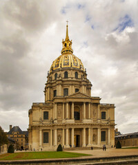 Pałac Inwalidów z grobem Napoleona BOnaparte w Paryżu Francja