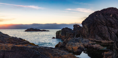 Fototapeta premium Rocky Shore in Tofino. West Coast of Pacific Ocean. Vancouver Island, BC, Canada.