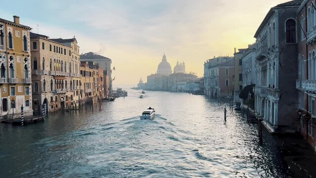 Short footage of the Canal Grande in Venice at sunrise 