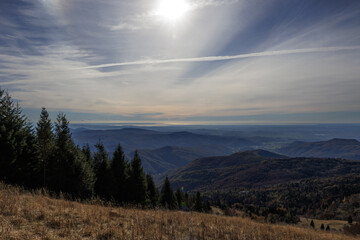 Vista panoramica dal monte Matajur verso le colline e la pianura del Friuli Venezia Giulia che si...