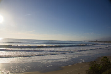 Obraz premium Surfing giant waves at Rincon point in California