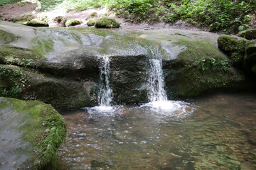 Wasserfall am Wanderweg im Butzerbachtal