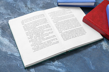Obrazy na Plexi  Open book on dark blue table