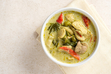 (Green Curry) Popular Thai Cuisine Spicy medium And a mixture of herbs and delicious. on a White Dining Table