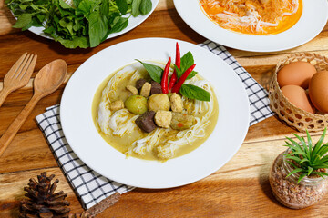 Rice Noodles with Chicken green curry