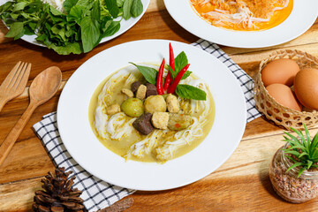 Rice Noodles with Chicken green curry