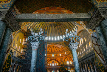 Paisaje urbano típico con las mezquitas viejas en ciudad árabe 
arquitectura islámica en...