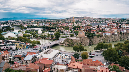 Fototapeta na wymiar View of Tbilisi Old town with the Koura river, the bridge of peace, Metekhi church or even the Sameba cathedral (Georgia)