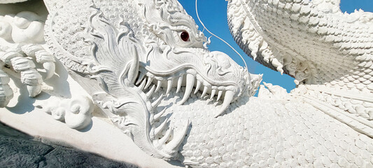 Close-up of the dragon's face, the details of the three-dimensional stucco craftsmanship are even more beautiful.