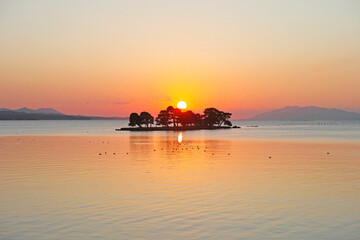 松江市から見た宍道湖の夕日と嫁ヶ島