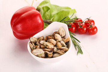 Marinated mussels in the bowl