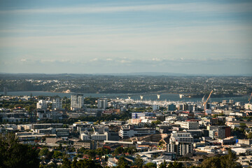 Fototapeta na wymiar Auckland Harbour Bridge and Ponsonby viewed from Mount Eden Summit 